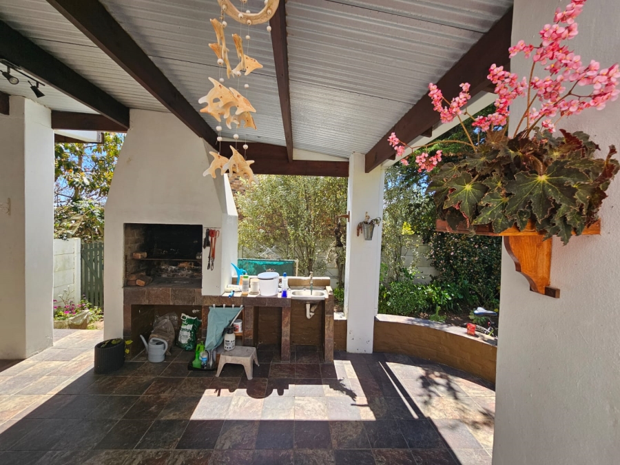 5 Bedroom Property for Sale in Herolds Bay Western Cape